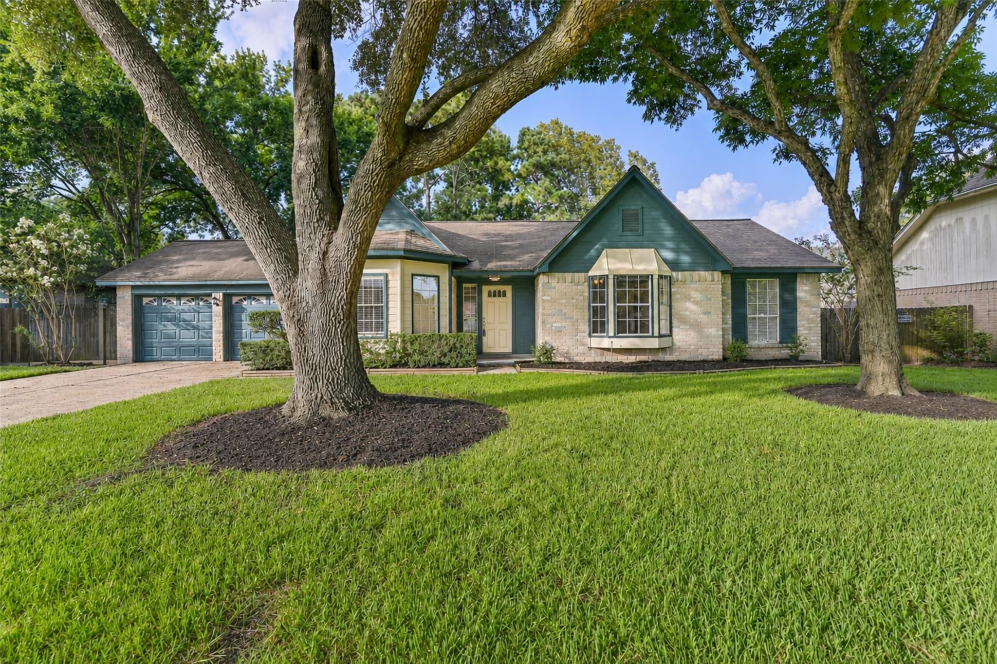 1504 Windsor Drive in Friendswood, Texas